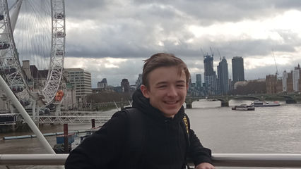 Dominik na programu Classic ve Velké Británii